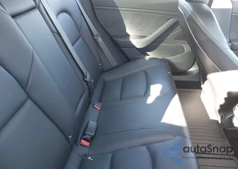 2018 Tesla Model 3 Long Range/Mid Range z USA, uszkodzony, nr VIN 5YJ3E1EA1JF019973